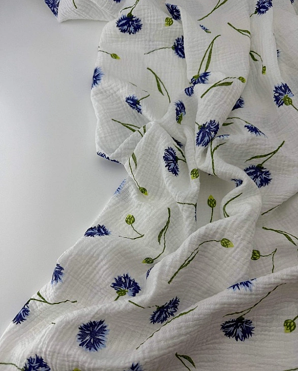 M 5030 C2 Муслін жатка 2-х шаровий принт квіти волошки на молочному 100% бавовна 135-140 см 125-135