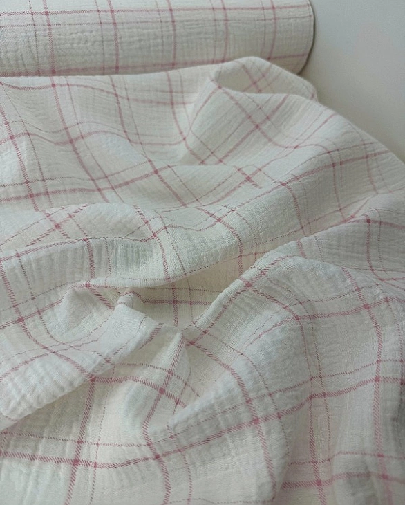 MINT-10 Муслін жатка 2-х шаровий принт геометричний клітинка рожева середня на молочному 100% бавовн