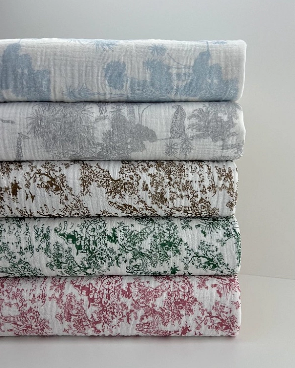 M 100 C2 Муслін жатка 2-х шаровий принт Діор сафарі блакитний на молочному 100% бавовна 135-140 см 1