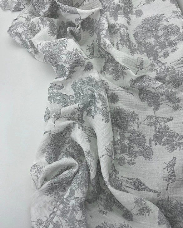 M 101 C2 Муслін жатка 2-х шаровий принт Діор Сафарі сірий на молочному 100% бавовна 135-140 см 125-1