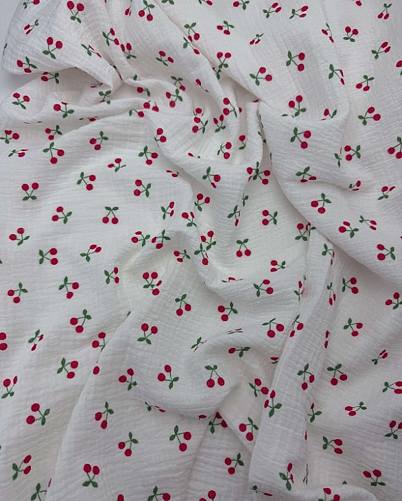 M 4003 C2 Муслін жатка 2-х шаровий принт фрукти,ягоди, овочі вишеньки червоні на молочному 100% баво