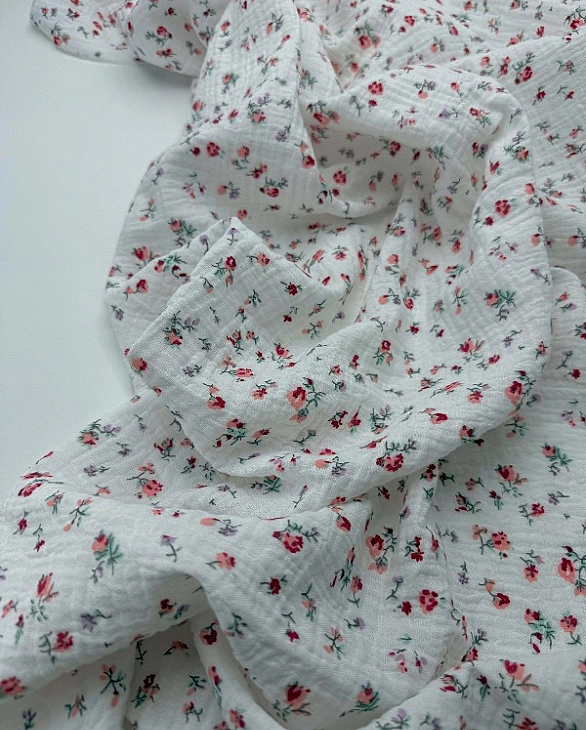 M 5024 C2 Муслін жатка 2-х шаровий принт квіти дрібні акварельні на молочному 100% бавовна 135-140 с