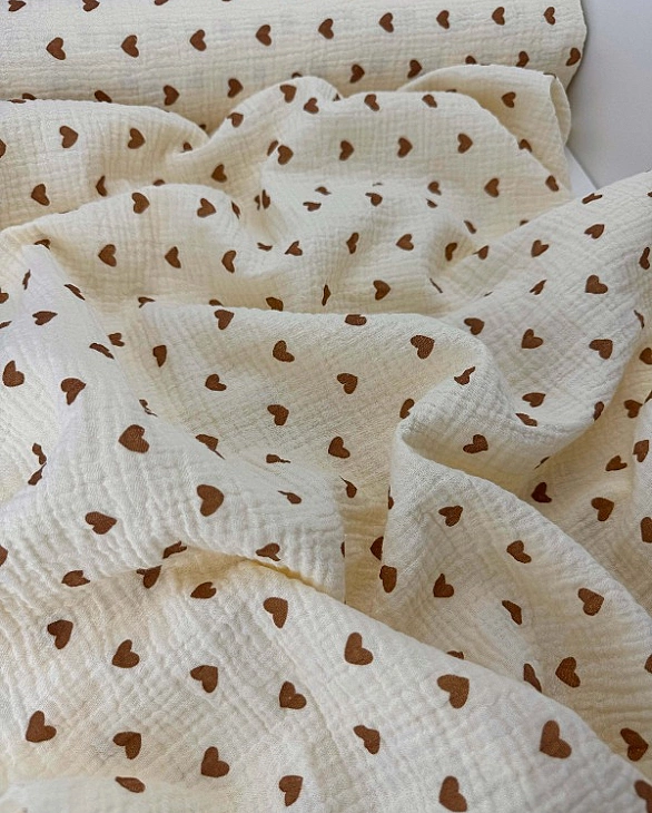 M 308 C3 Муслін жатка 2-х шаровий принт LOVE сердечки коричневі дрібні на айворі 100% бавовна 135-14