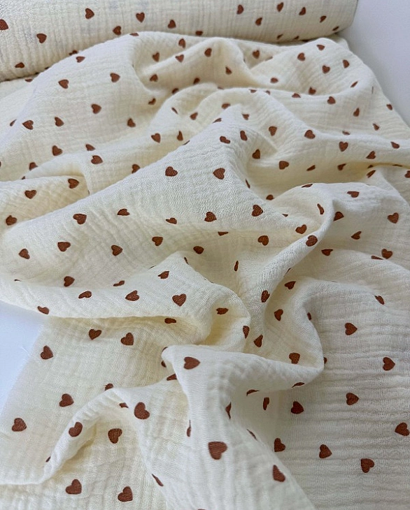 M 308 C3 Муслін жатка 2-х шаровий принт LOVE сердечки коричневі дрібні на айворі 100% бавовна 135-14