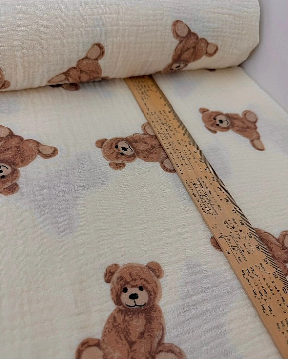 M 2003 C3 Муслін жатка 2-х шаровий принт звірята ведмедики на айворі 100% бавовна 135-140 см 125-135