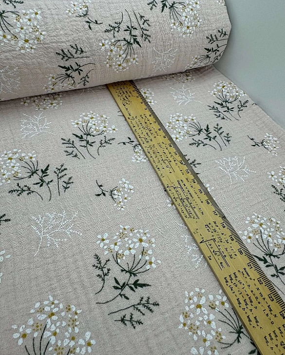 M16C5 Муслін жатка 2-х шаровий принт квіти мімози на бежево-пудровому 100% бавовна 135-140 см 125-13