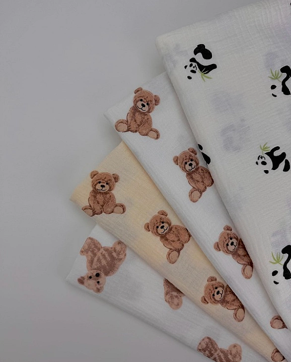 M 2011 C2 Муслін жатка 2-х шаровий принт звірята пандочки з листям бамбуку на молочному 100% бавовна