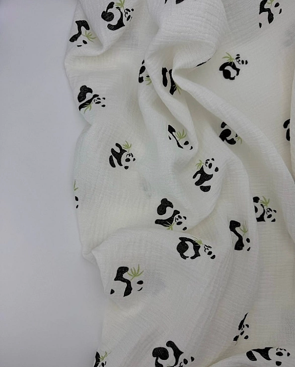 M 2011 C2 Муслін жатка 2-х шаровий принт звірята пандочки з листям бамбуку на молочному 100% бавовна