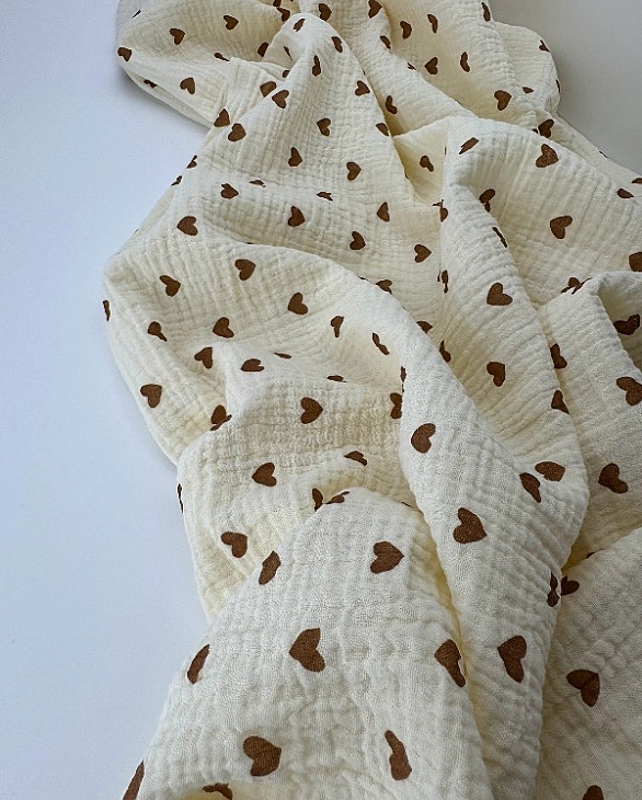 M 309 C3 Муслін жатка 2-х шаровий принт LOVE сердечки середні коричневі на айворі 100% бавовна 135-1