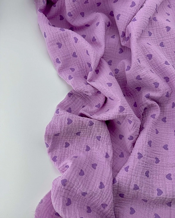 LEAD-16-C8 Муслін жатка 2-х шаровий принт LOVE сердечки середні фіолетові на світло-бузковому 100% б
