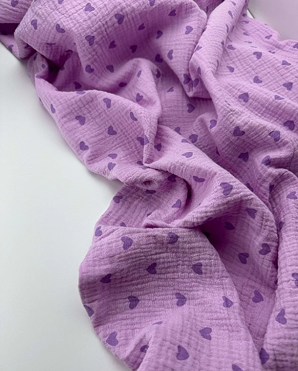 LEAD-16-C8 Муслін жатка 2-х шаровий принт LOVE сердечки середні фіолетові на світло-бузковому 100% б