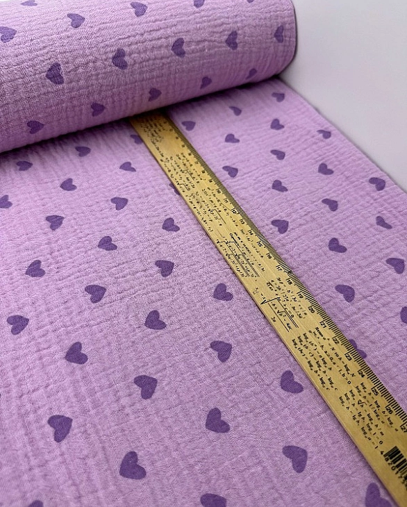 LEAD-16-C8 Муслін жатка 2-х шаровий принт LOVE сердечки середні фіолетові на світло-бузковому 100% б