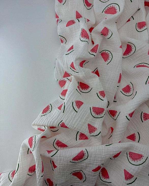 M 4005 C2 Муслін жатка 2-х шаровий принт фрукти,ягоди, овочі кавуни шматочки на молочному 100% бавов