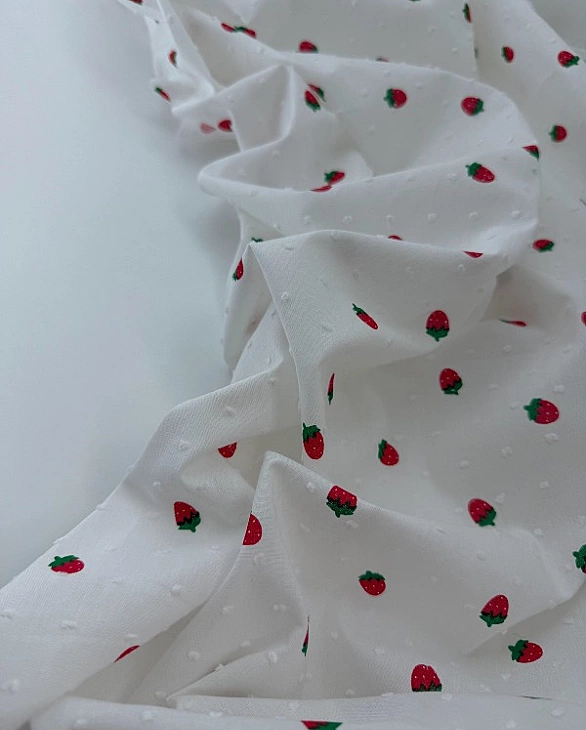 CIRCLE-6 E батист принт фрукти,ягоди, овочі полуниці на молочному 100% бавовна 140-146 см 98 грам/м.