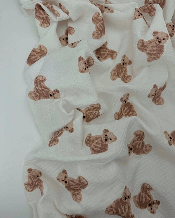 BEAR-C2 | MUSLIN PRINTING-BEAR-C2 Муслін жатка 2-х шаровий принт звірята ведмедики Тедді на молочном