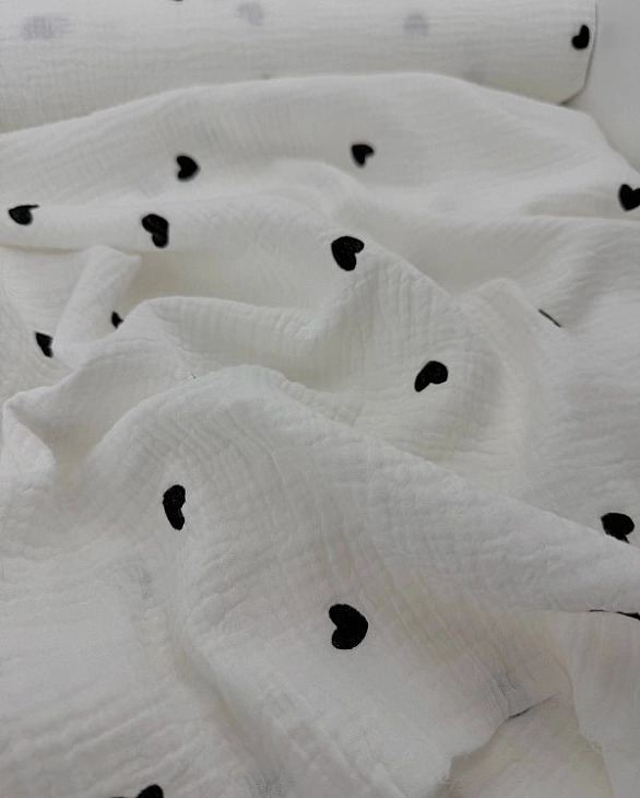 M303C2C1 Муслін жатка 2-х шаровий принт LOVE сердечки чорні середні на молочному 100% бавовна 135-14