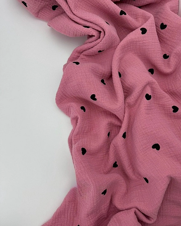 M303C2C15 Муслін жатка 2-х шаровий принт LOVE сердечки чорні середні на джеральдіні 100% бавовна 135