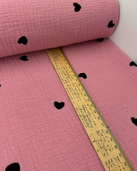 M303C2C15 Муслін жатка 2-х шаровий принт LOVE сердечки чорні середні на джеральдіні 100% бавовна 135