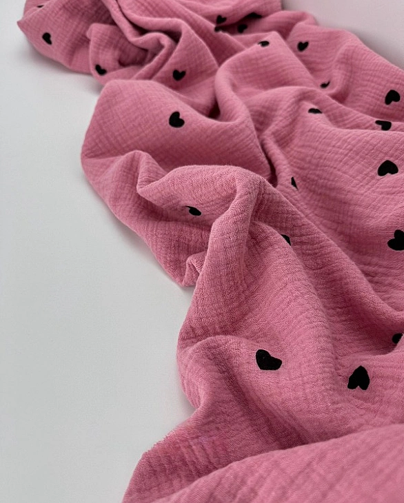 M303C2C15 Муслін жатка 2-х шаровий принт LOVE сердечки чорні середні на джеральдіні 100% бавовна 135