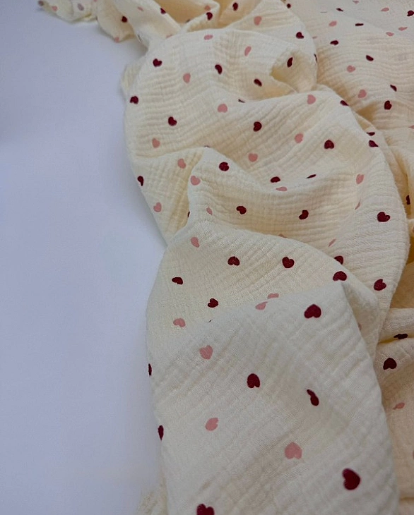 M 310 C3 Муслін жатка 2-х шаровий принт LOVE сердечки дрібні кольорові на айворі 100% бавовна 135-14