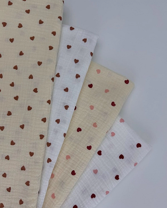 M 310 C3 Муслін жатка 2-х шаровий принт LOVE сердечки дрібні кольорові на айворі 100% бавовна 135-14