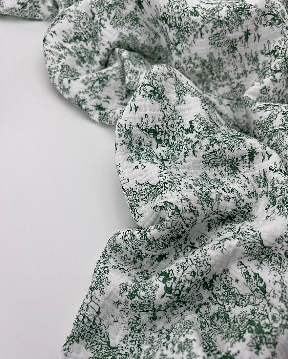 M 105 C2 Муслін жатка 2-х шаровий принт Діор зелений на молочному 100% бавовна 135-140 см 125-135 гр