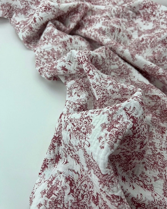 M 106 C2 Муслін жатка 2-х шаровий принт Діор рожевий на молочному 100% бавовна 135-140 см 125-135 гр