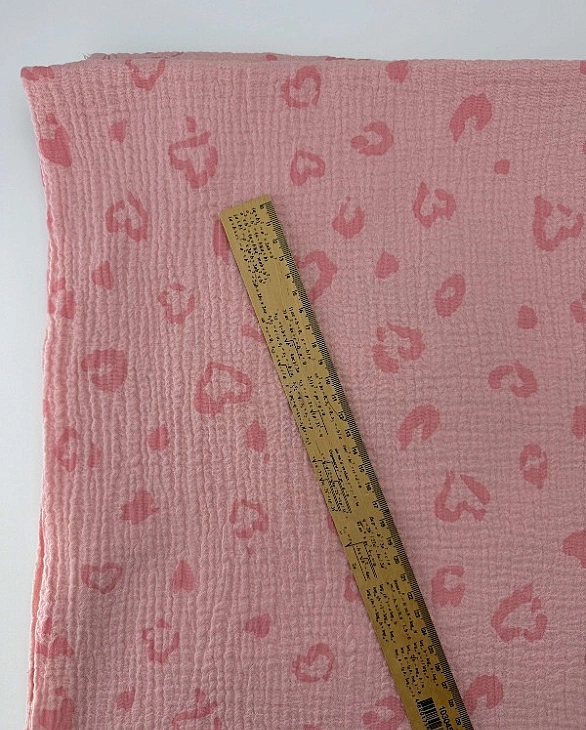 M 113 C78 Муслін жатка 2-х шаровий принт цятки леопард і сердечки лео на рожевому 100% бавовна 135-1