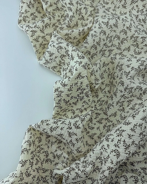 MR C06001 | RAINBOW-C06001 Муслін жатка 2-х шаровий принт квіти коричневі з гілочками на айворі 100%