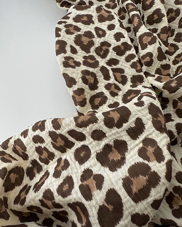 M 115 C 3 Муслін жатка 2-х шаровий принт цятки леопард коричневі на айворі 100% бав