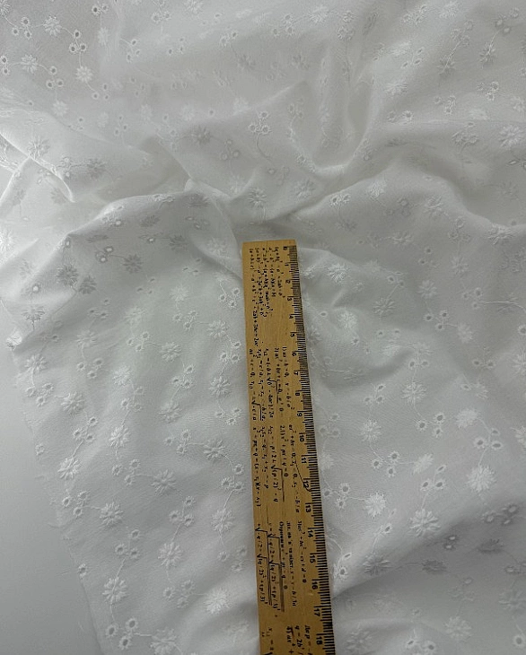 CANDY-C021 Батист вишивка принт квіти дрібні на молочному 100% бавовна 135см 90-100 грам/м.кв.