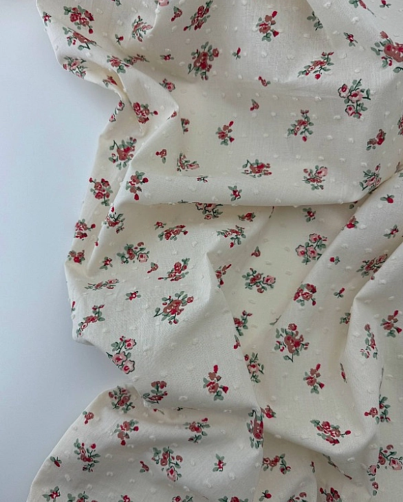 CIRCLE-6 C01001 | ANTONIA Батист мушка принт квіти червоні на айворі 100% бавовна 140-146 см 90-100