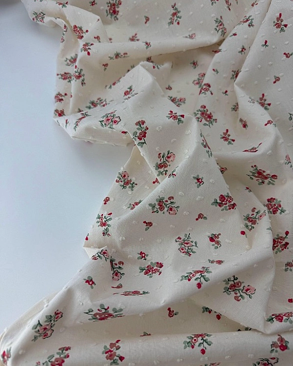 CIRCLE-6 C01001 | ANTONIA Батист мушка принт квіти червоні на айворі 100% бавовна 140-146 см 90-100