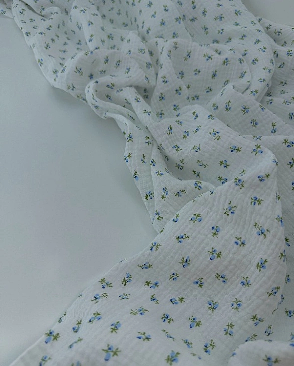 M 01701 C02 | RAINBOW-C01 Муслін жатка 2-х шаровий принт квіти блакитні дрібні на молочному 100% бав