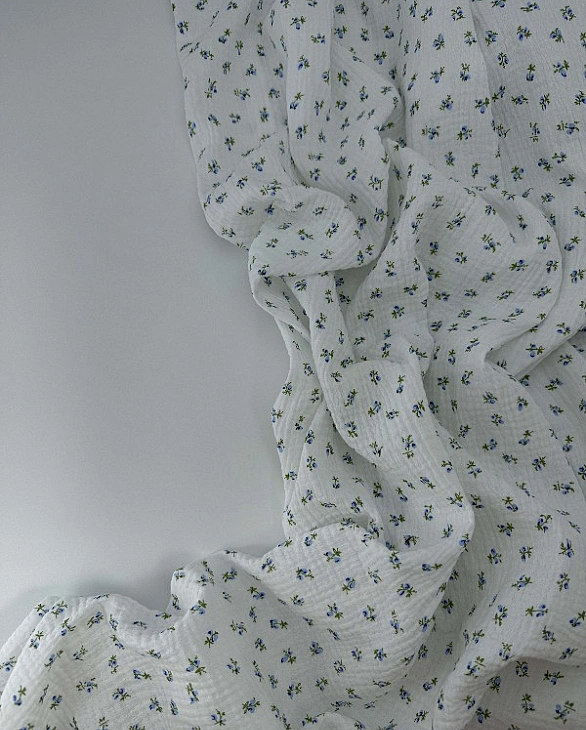 M 01701 C02 | RAINBOW-C01 Муслін жатка 2-х шаровий принт квіти блакитні дрібні на молочному 100% бав