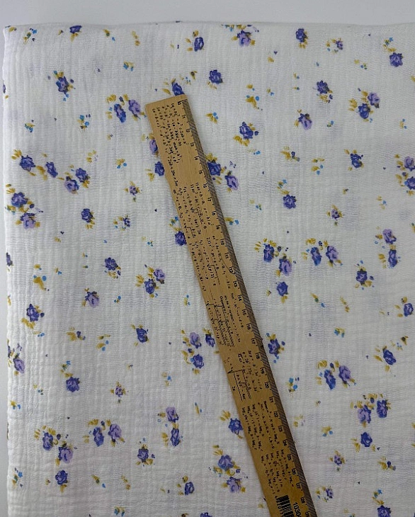 M 04801 C02 | RAINBOW-C04 Муслін жатка 2-х шаровий принт квіти бутони фіолетові на молочному 100% ба