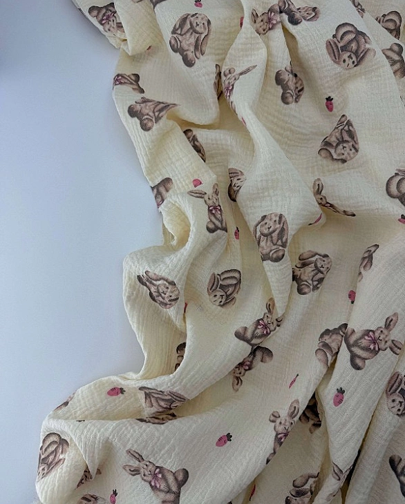 M 05001 C03 | RAINBOW-C05 Муслін жатка 2-х шаровий принт звірята зайчата бежеві з морквинками на айв