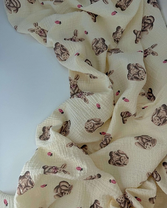 M 05001 C03 | RAINBOW-C05 Муслін жатка 2-х шаровий принт звірята зайчата бежеві з морквинками на айв