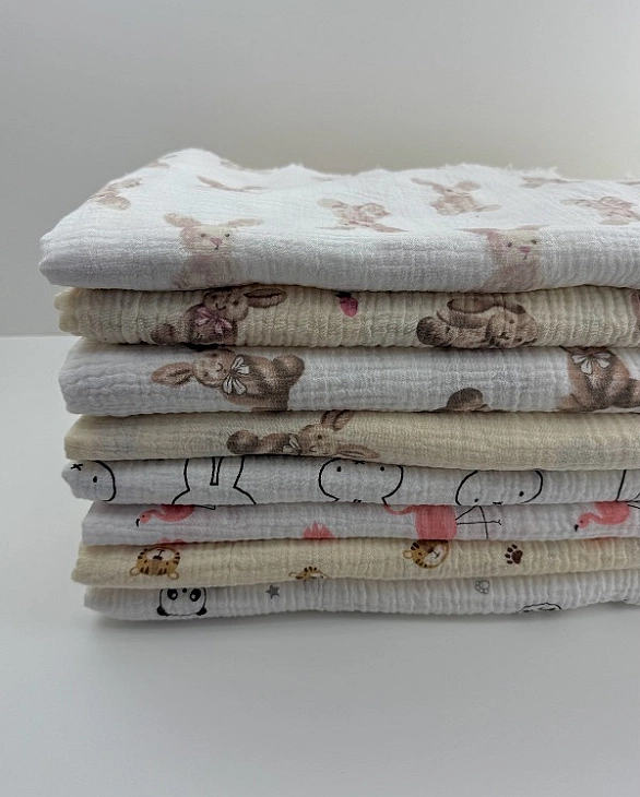 M 05001 C03 | RAINBOW-C05 Муслін жатка 2-х шаровий принт звірята зайчата бежеві з морквинками на айв