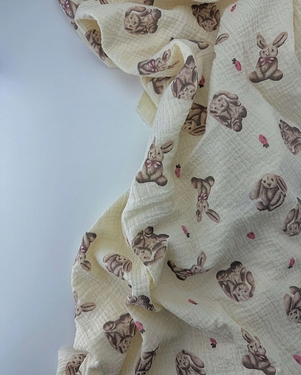 M 05001 C03 | RAINBOW-C05 Муслін жатка 2-х шаровий принт звірята зайчата бежеві з морквинками на айв