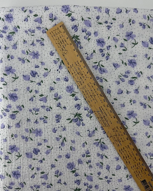 M 07301 C02 | RAINBOW-C07 Муслін жатка 2-х шаровий принт квіти фіолетові з крапорчками на молочному