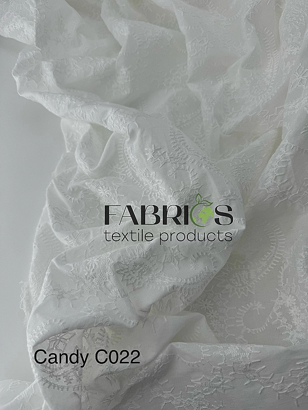 CANDY-C022 Батист вишивка принт квіти турецькі огірки набивні на молочному 100% бавовна 135см 90-100