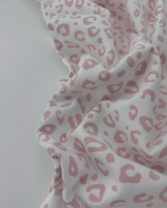 JASON-3 J003 фланель принт цятки леопард пудрово-рожеві на молочному 100% бавовна 145-150 см 150-160