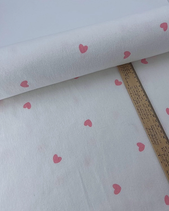 F 112 C02 фланель принт LOVE сердечки середні рожеві на молочному 100% бавовна 145-150 см 150-160 гр