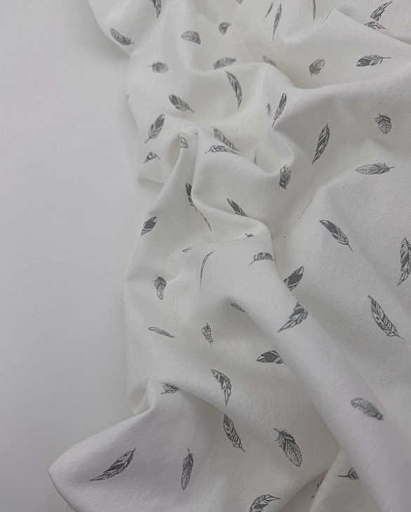 F 16 C2 фланель принт пір'ячко сіре на білому 100% бавовна 150 см 150-160 грам/м.кв.