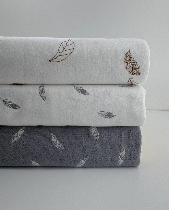 F 16 C2 фланель принт пір'ячко сіре на білому 100% бавовна 150 см 150-160 грам/м.кв.