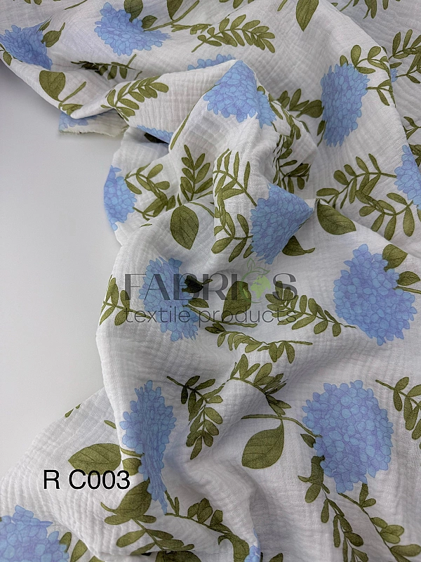 M 003 C02 | RAINBOW-C003 Муслін жатка 2-х шаровий принт квіти великі блакитні гортензії на молочному