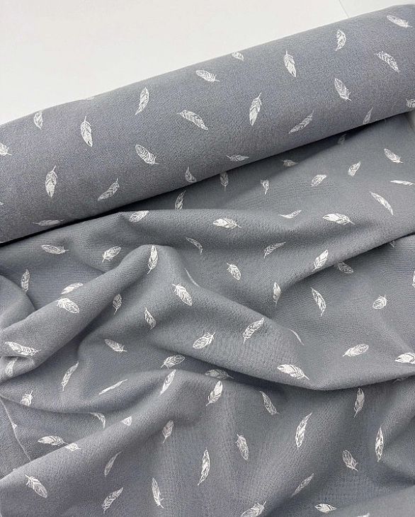 F 16 C13 фланель принт пір'ячко біле на сірому 100% бавовна 150 см 150-160 грам/м.кв.