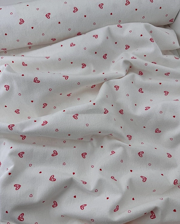 F 14 C2 фланель принт LOVE сердечки червоні намальовані на білому 100% бавовна 150 см 150-160 грам/м