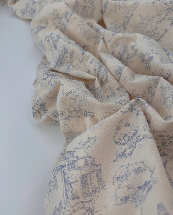 LISA 24005 C 002 Тепла бавовна принт Діор блакитний на молочному 100% бавовна 150 см 150 грам/м.кв.